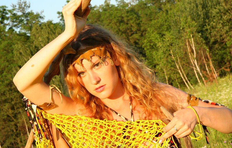 Еленка, 25