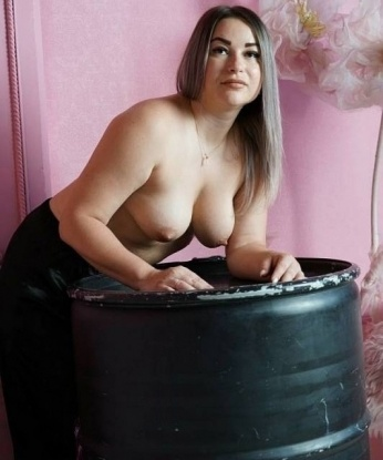 Виктория, 33